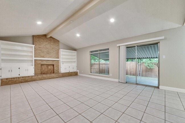 Building Photo - 10307 Rutland Village E