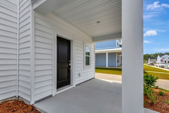 Building Photo - Summers Corner Home