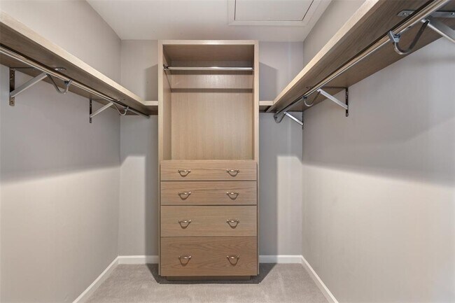 Building Photo - 6805 Western Oaks Blvd