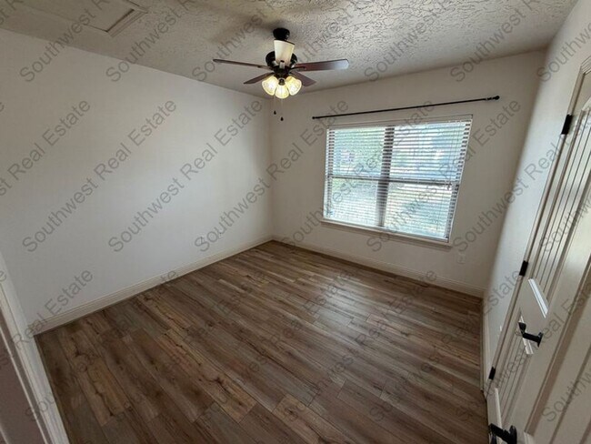 Building Photo - Modern meets classic!  3 bed 2 bath home for rent!