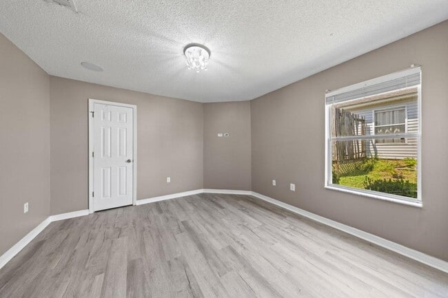 Building Photo - 127 Nivana Dr