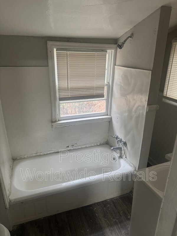 Building Photo - 3905 Oates Ave