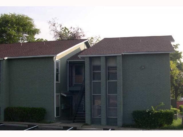 Building Photo - 2710 S 1st St