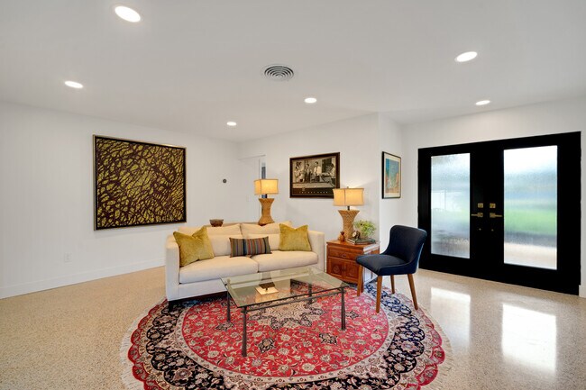 Building Photo - 675 Villa Grande Ave S