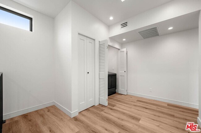 Building Photo - 1920 S Sherbourne Dr