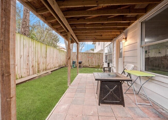 Building Photo - 11843 Sunny Stream Dr