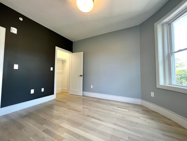 Building Photo - Luxury 4 Bed/2 Bath, LAUNDRY IN-UNIT, Newly Renovated, Private Porch, Washington Square