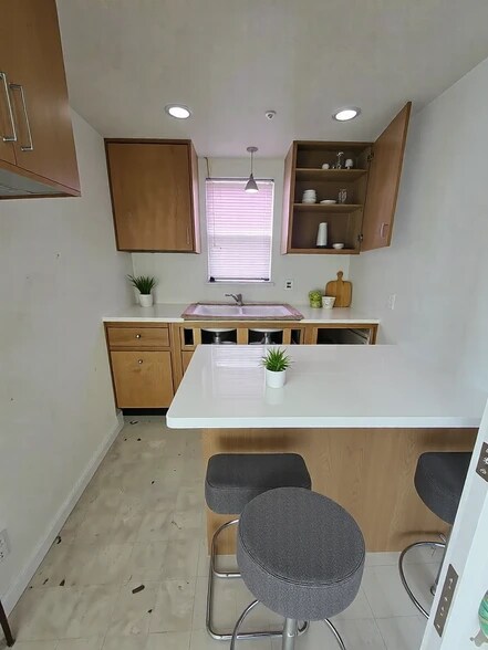 Building Photo - 316 Bush Dr