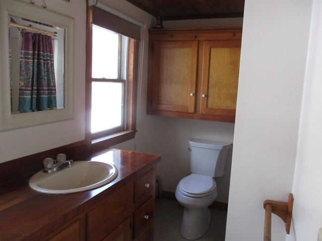 Building Photo - 48 Perkins Ln