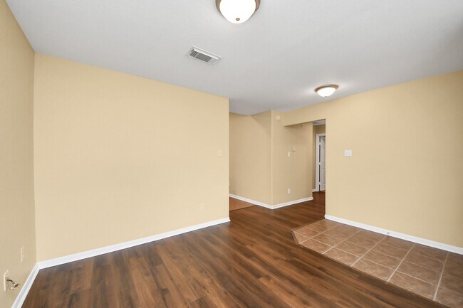 Building Photo - 2222 Summit Meadow Dr