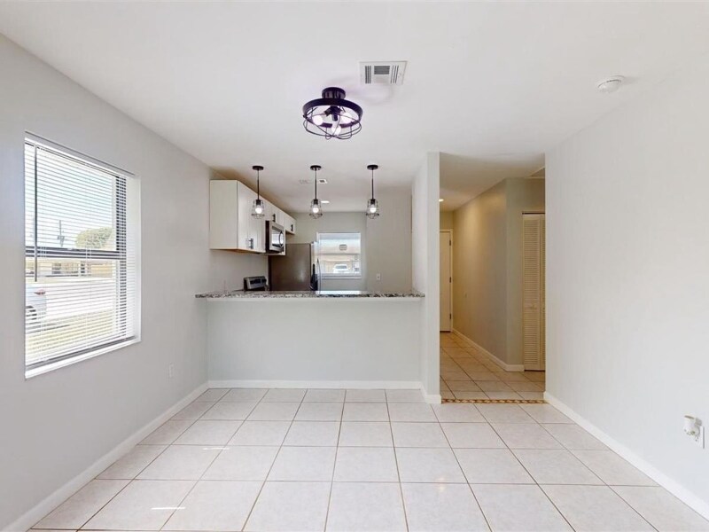 Building Photo - 203 Golf Club Ln