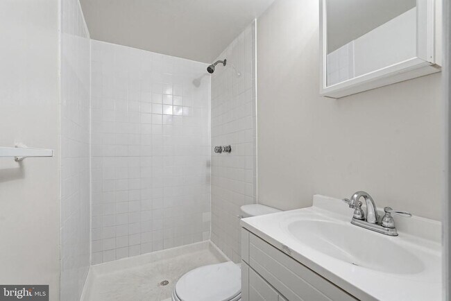 Building Photo - 1204 Brethour Ct