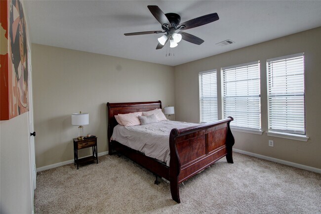 Building Photo - 6002 Thom Rd