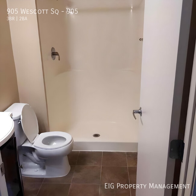 Building Photo - 905 Wescott Square