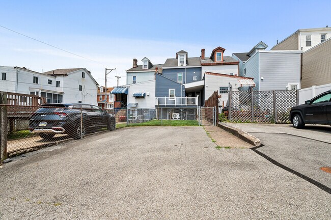 Building Photo - 631 Edmond St