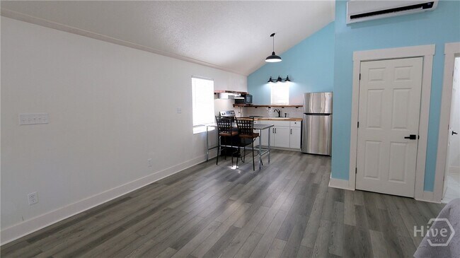 Building Photo - 201 Lovell Ave