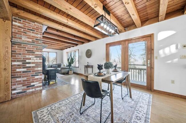 Building Photo - 105 Middle Rd