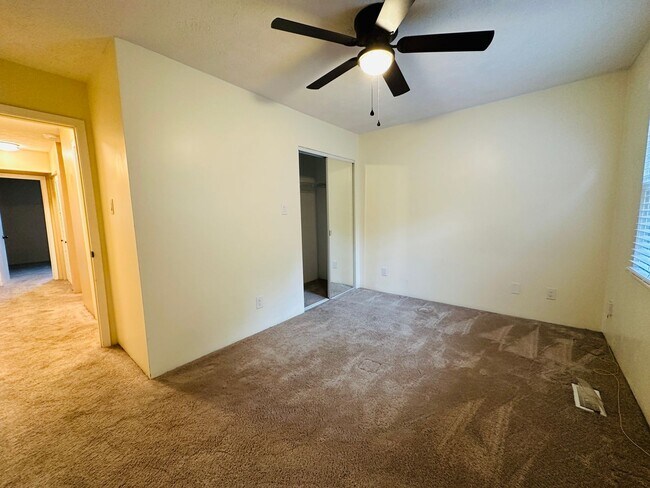 Building Photo - Charming 2-Story Condo in Quiet Knoxville Community – Minutes from Downtown!