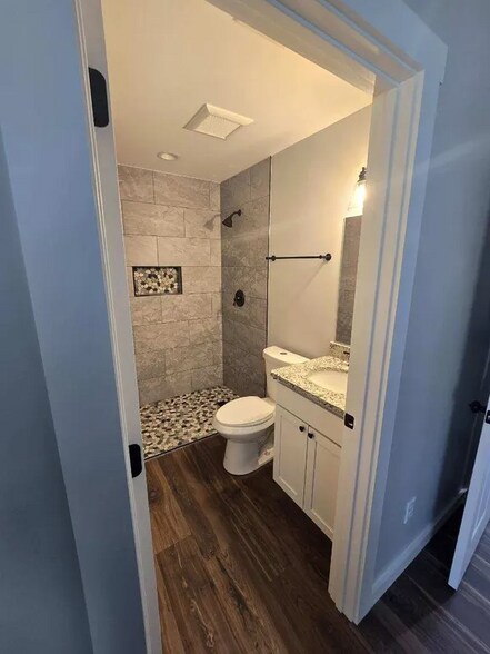 Master bathroom - 1618 Fountain Ave