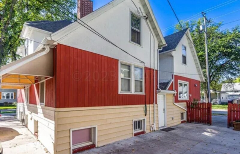 Building Photo - 1221 10th Ave N