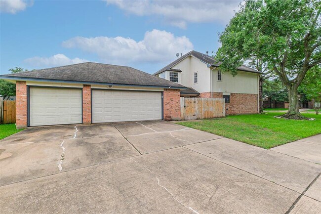 Building Photo - 10218 Hedge Way Dr