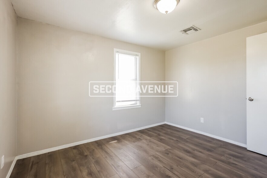 Building Photo - 3100 SW 45th St