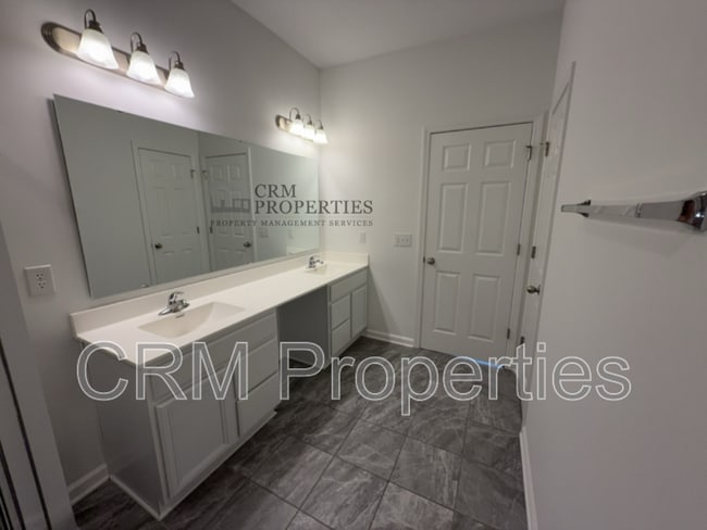 Building Photo - 3242 Somers Dr