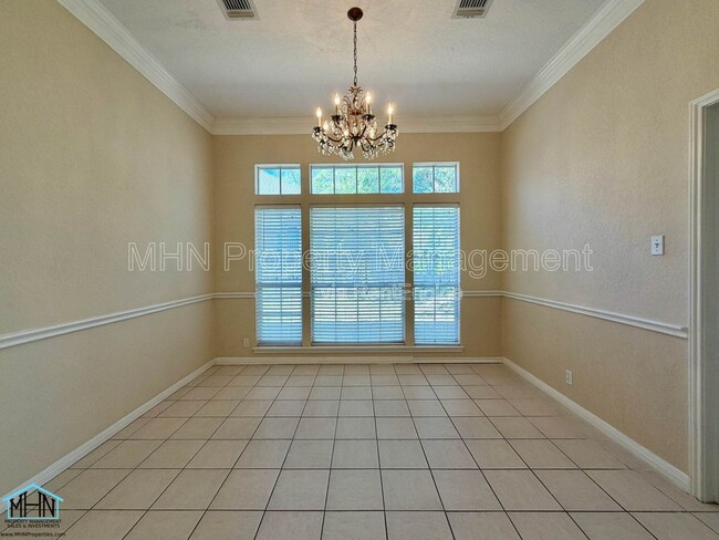 Building Photo - 1307 Adobe Run