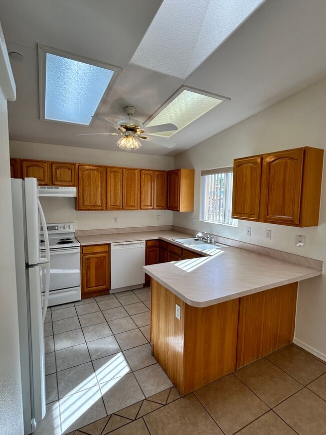 Building Photo - 3133 Applewood Dr