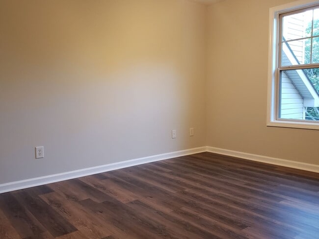 Building Photo - 2BR Townhouse in Canton