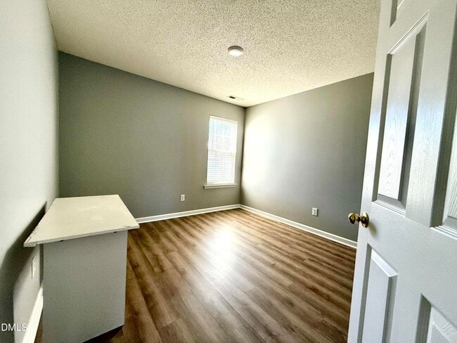 Building Photo - 316 Valley Glen Dr