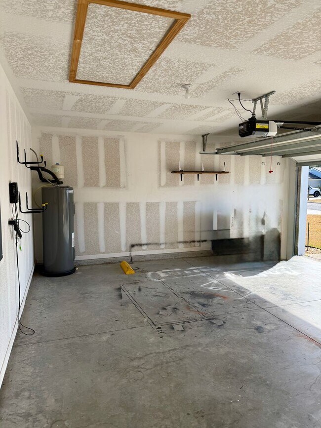 Building Photo - 3/2 GREAT location