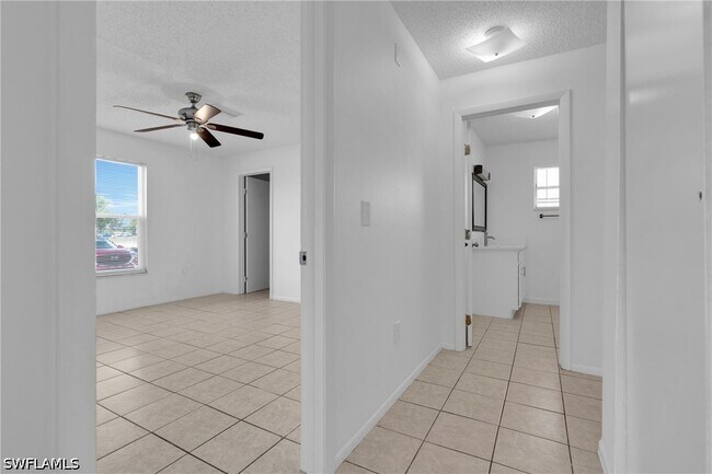 Building Photo - 421 SE 24th Ave