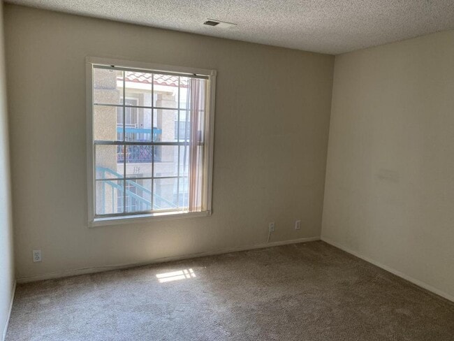 Building Photo - 10894 Aderman Ave