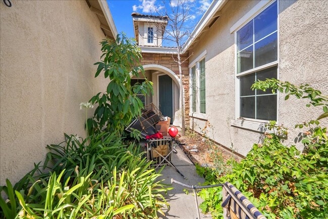Building Photo - 5733 Spenlow Way