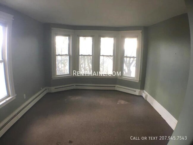 Building Photo - 699 Main St