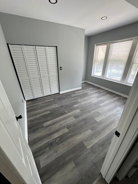 Building Photo - 3320 W Polk St