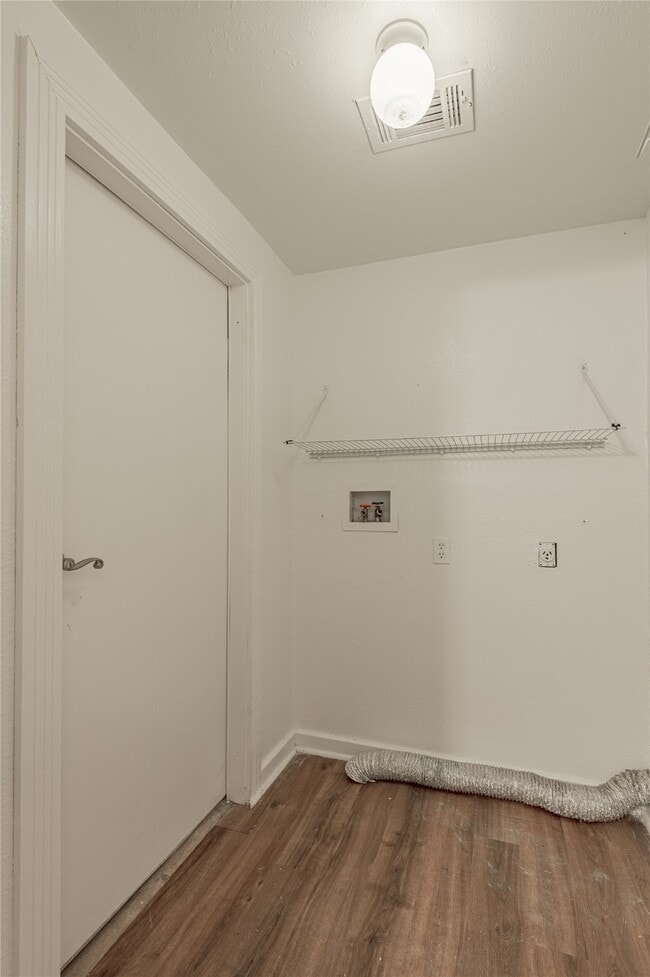 Building Photo - 1015 Avenue J