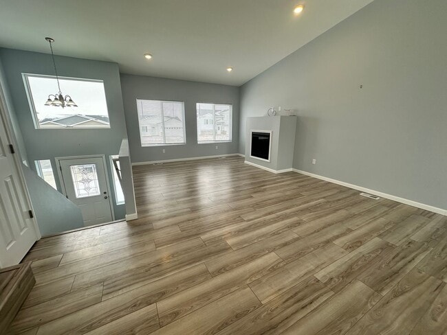 Building Photo - 4 Bedroom House!