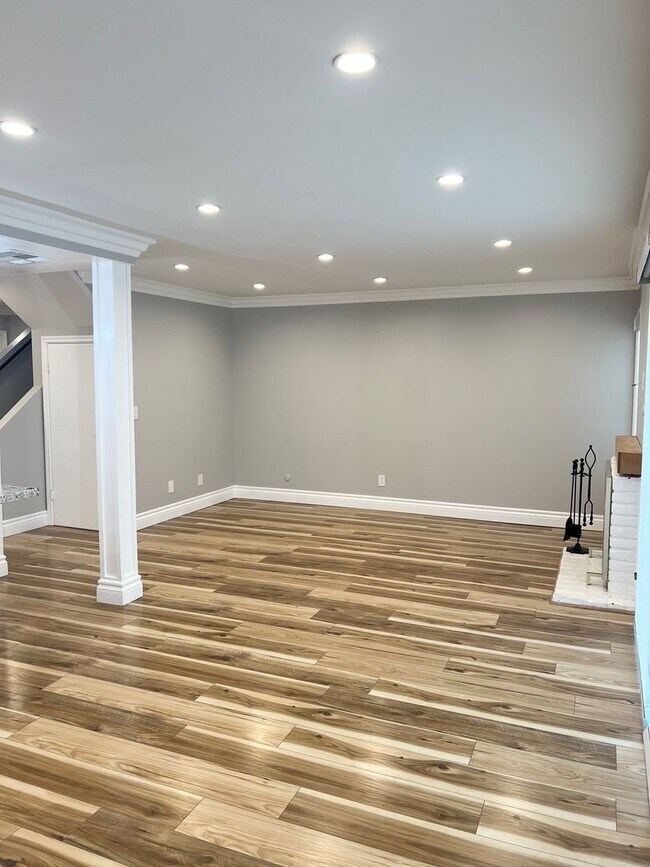Building Photo - 4 Bed/ 3 Bath Yorba Linda Home with 2 Car Garage
