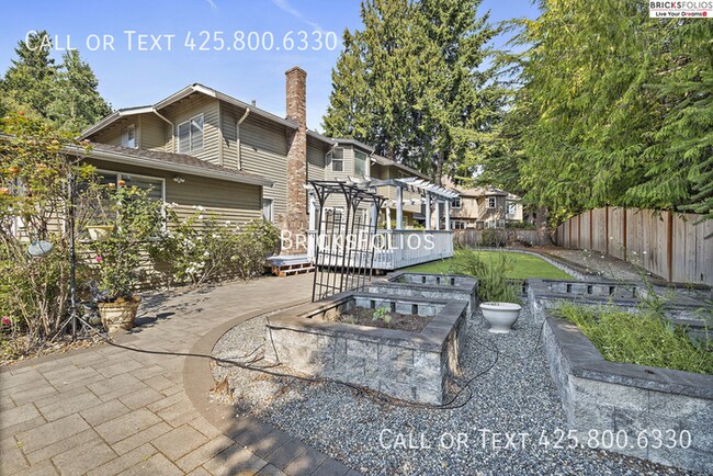 Building Photo - Luxurious 5-bedroom home in Sammamish with...