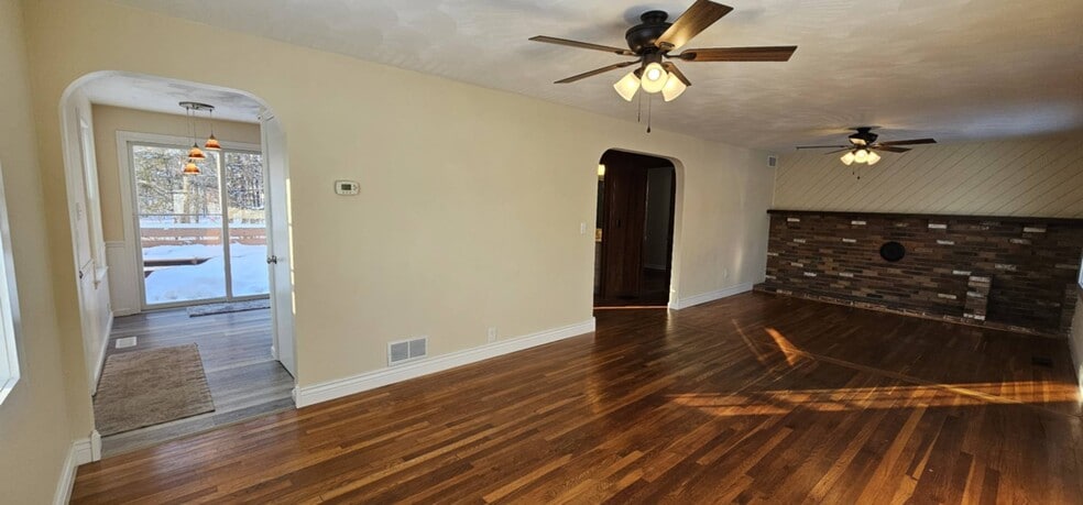 Building Photo - 7901 Elm St