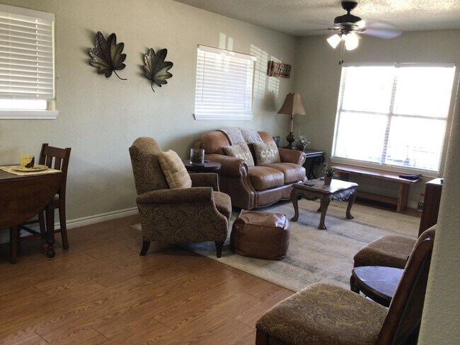 Building Photo - 1308 Belaire Dr