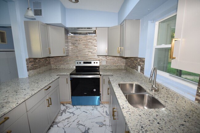Building Photo - 2637 Healy Dr