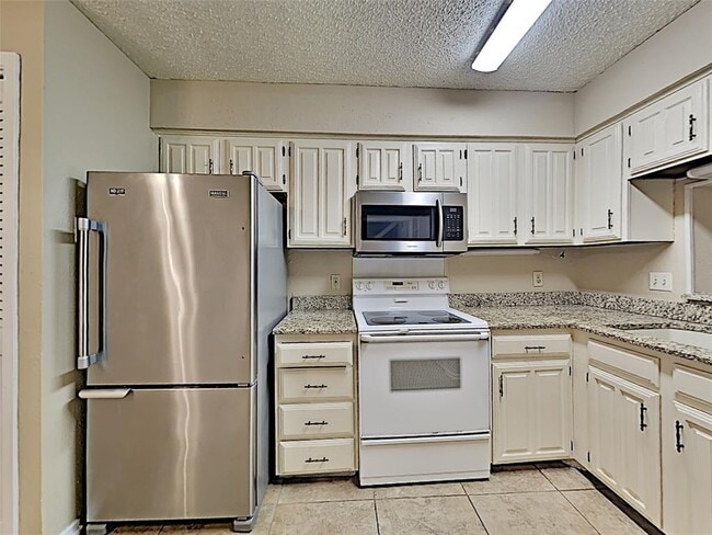 Building Photo - 777 Custer Rd