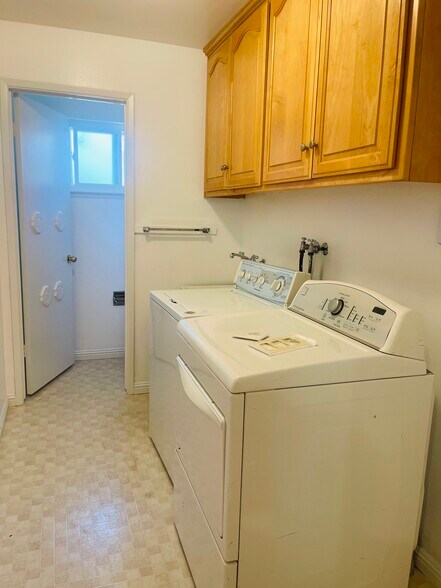 Building Photo - 1150 Stafford Dr