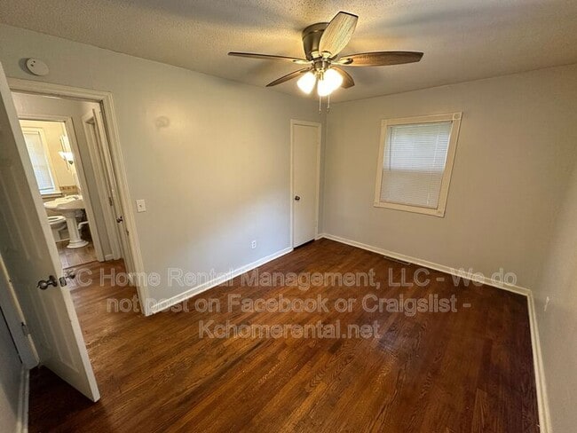 Building Photo - 10700 E 28th Terrace S