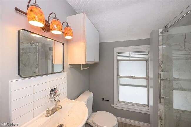 Building Photo - Comfortable & Convenient Cleveland Living