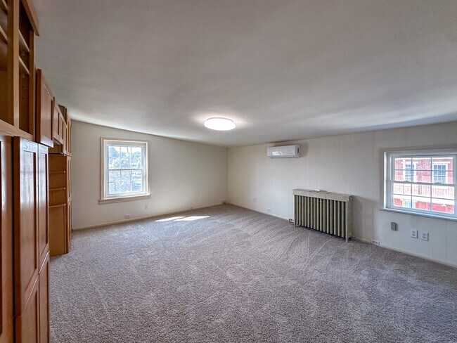 Building Photo - 513 Locust St