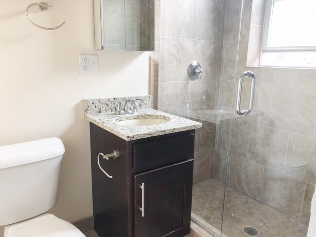 Building Photo - 4122 W Addison St